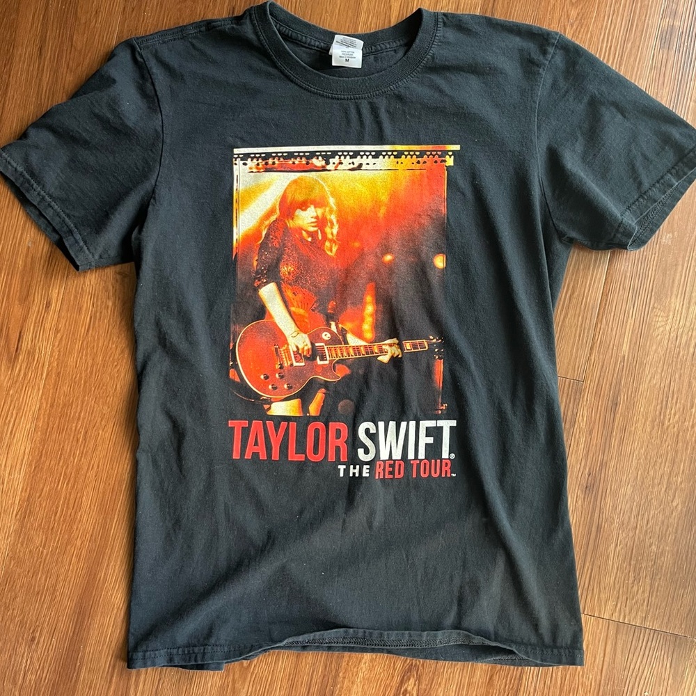 Taylor Swift 2013 Red Tour Concert Black Graphic Print T-Shirt